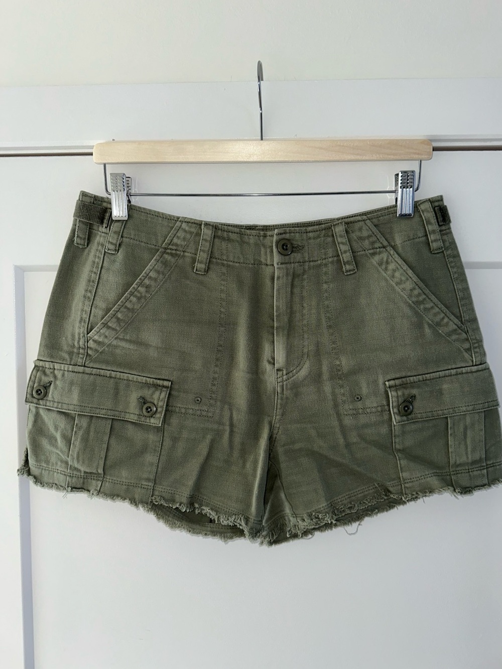 Lucky Brand Olive Green High Rise Cargo Utility Shorts Frayed Hem Size 27